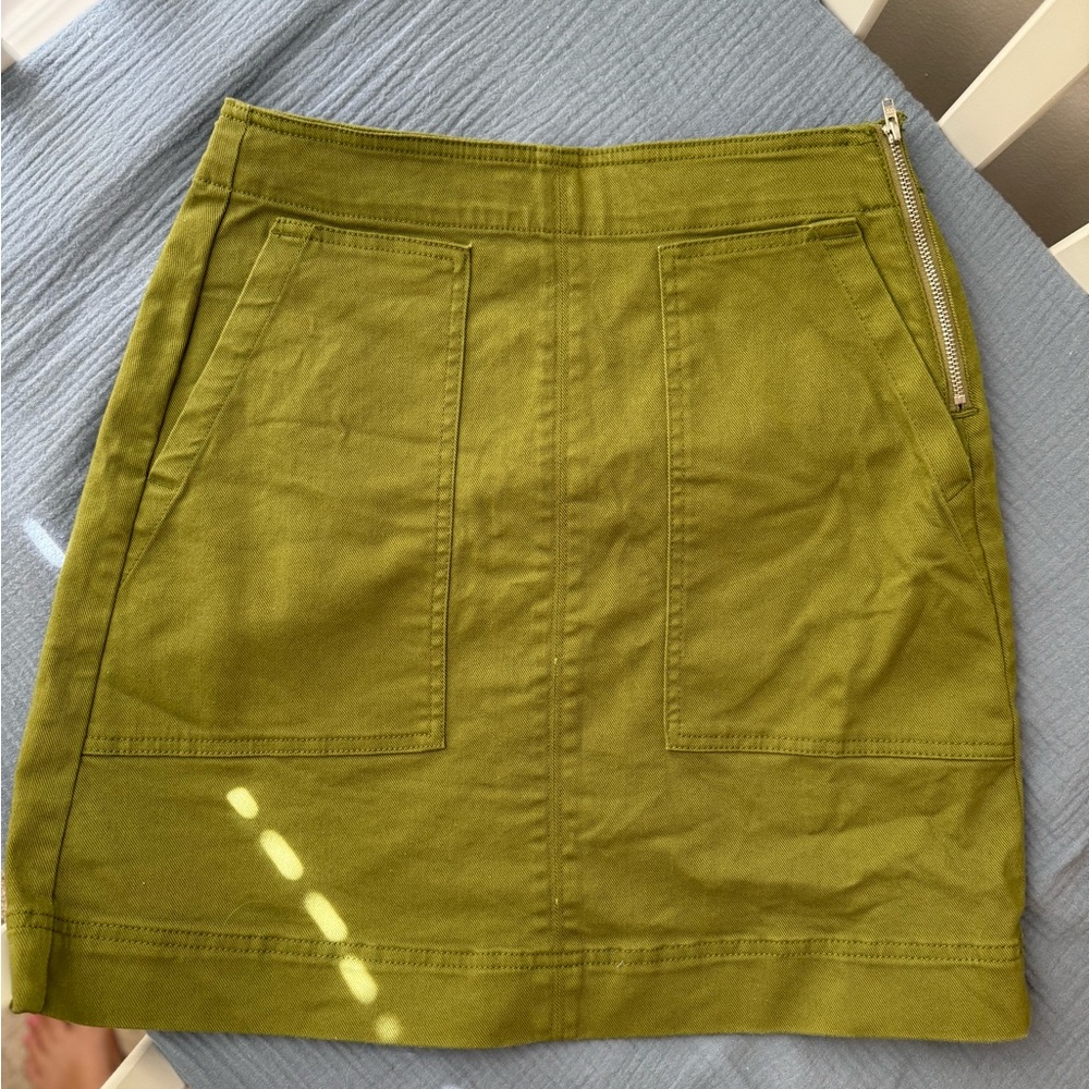 EUC Free Assembly green skirt